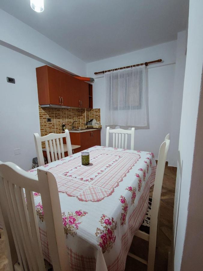 El Rio Apartments Sarandë Exteriör bild