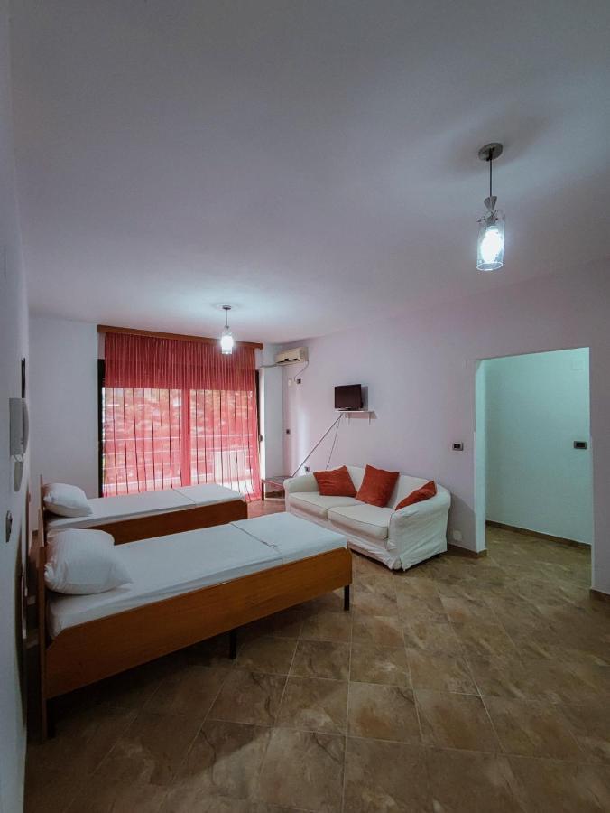 El Rio Apartments Sarandë Exteriör bild