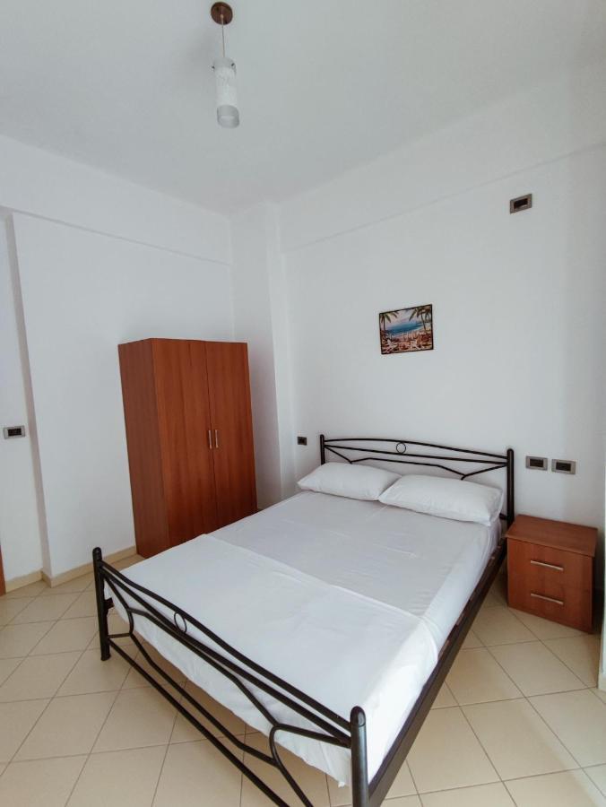 El Rio Apartments Sarandë Exteriör bild