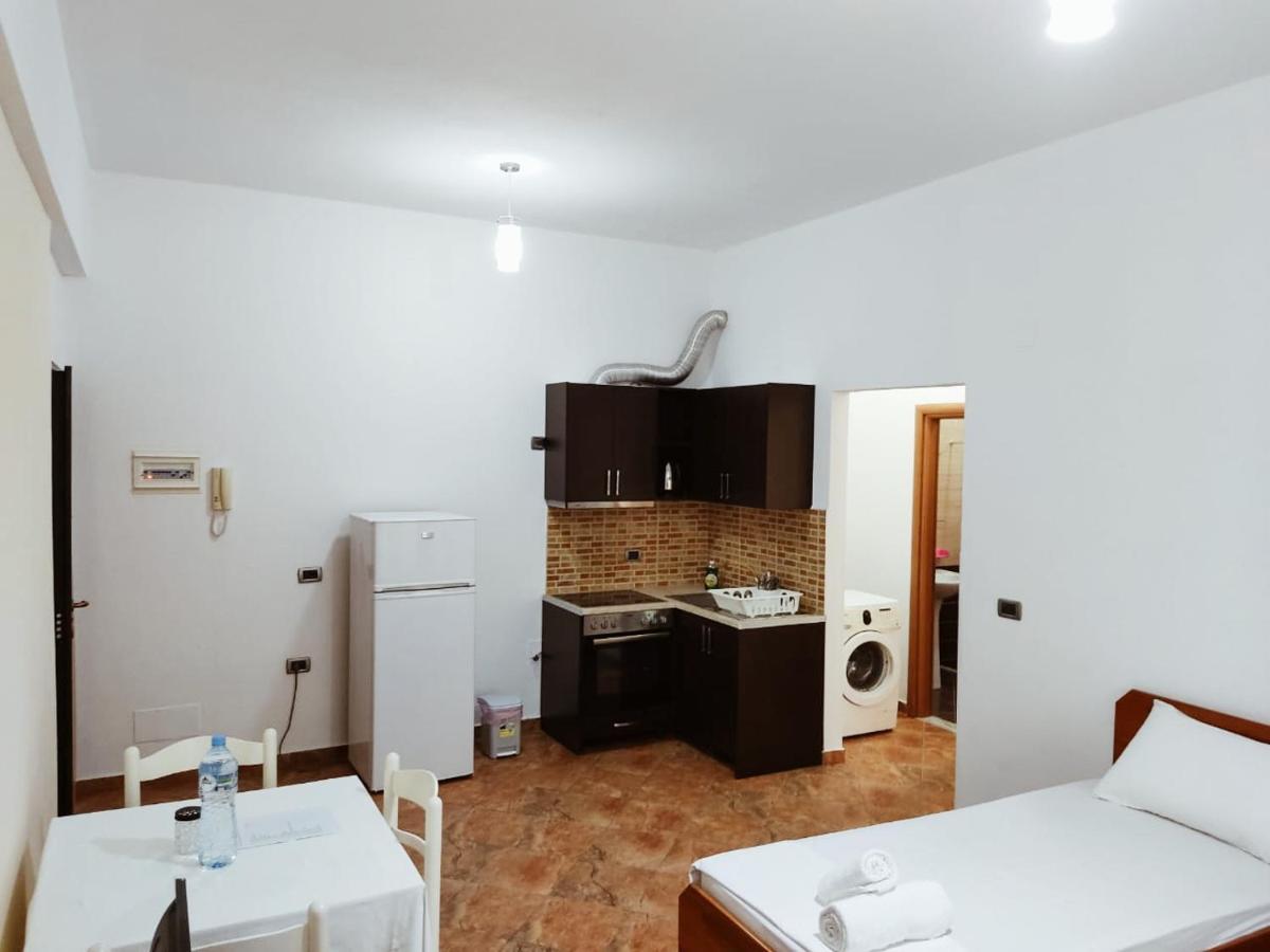 El Rio Apartments Sarandë Exteriör bild