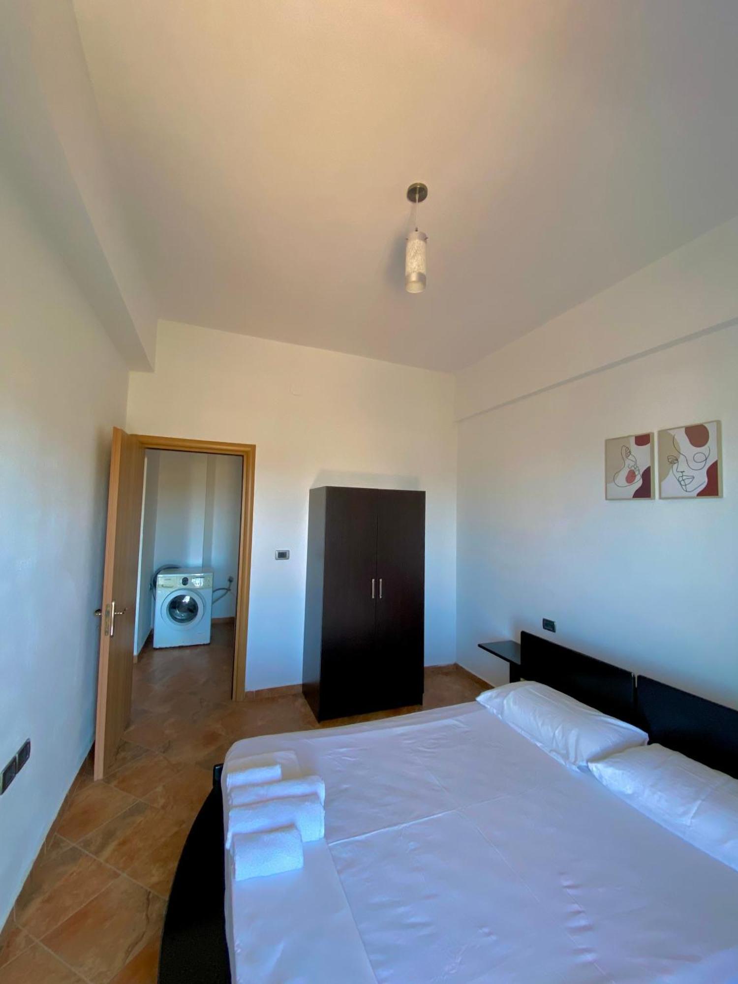 El Rio Apartments Sarandë Exteriör bild