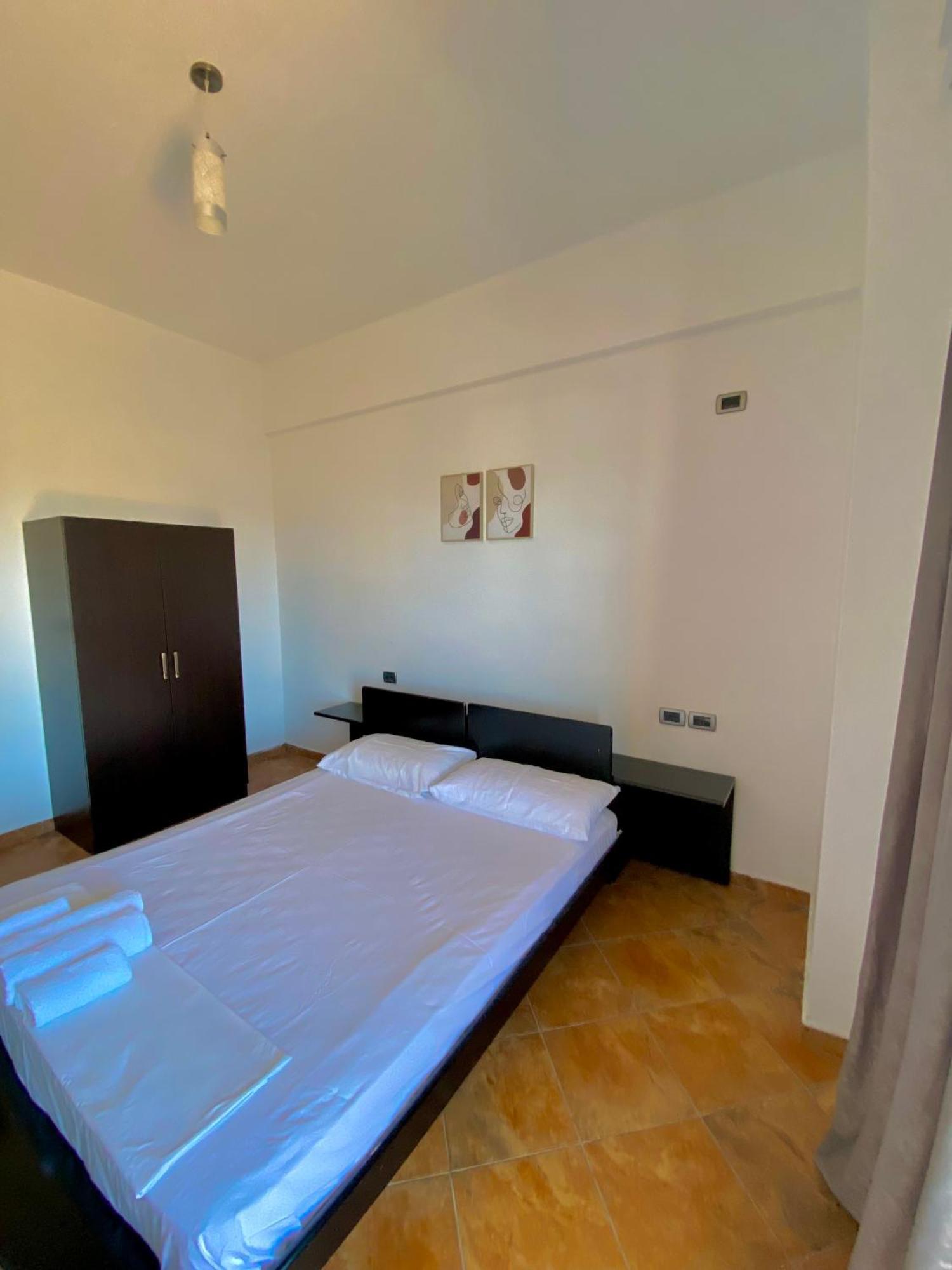 El Rio Apartments Sarandë Exteriör bild