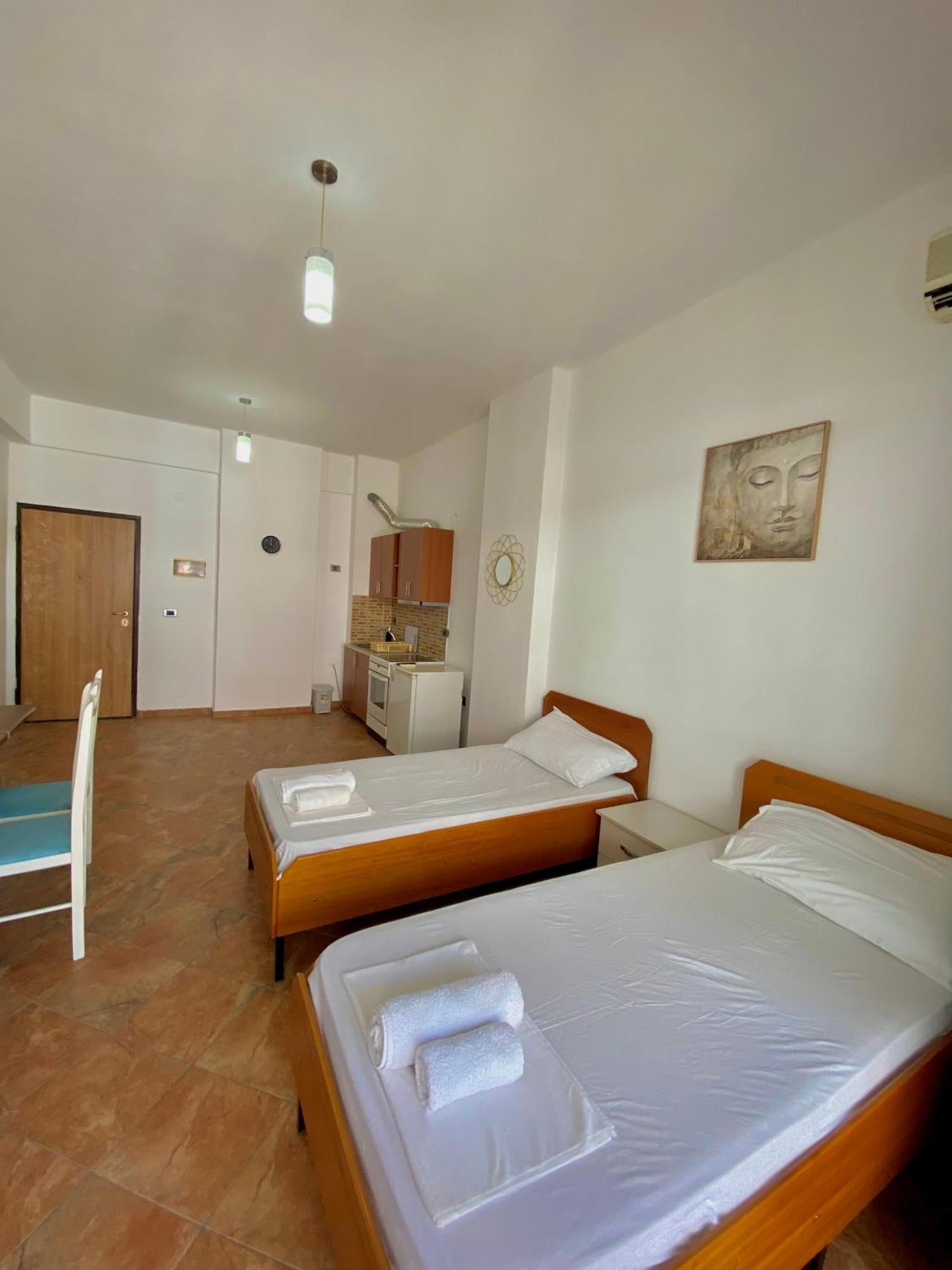 El Rio Apartments Sarandë Exteriör bild