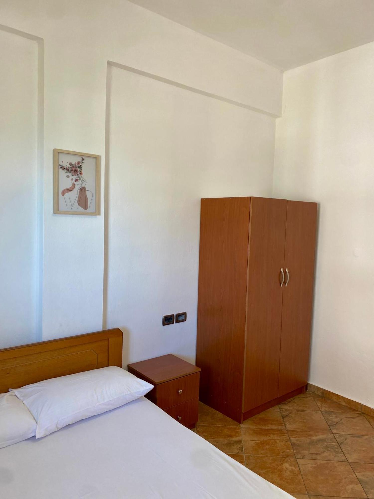 El Rio Apartments Sarandë Exteriör bild